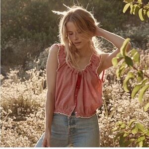 Doen Traveler Top in Cerise Paris